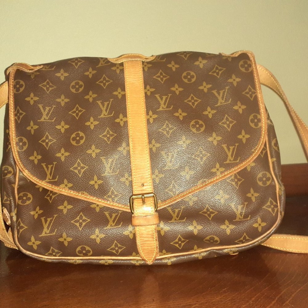 Louis Vuitton Authentic Saumur
